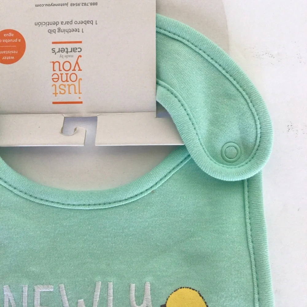 CARTERS NEWLY HATCHED TEETHING BIB ONE SIZE NWT
